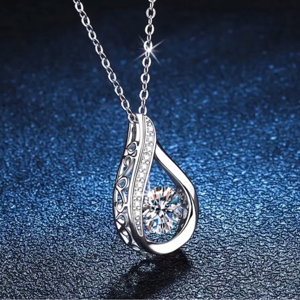 S925 Water Drop Moissanite Pendant Necklace. - Picture 4 of 5